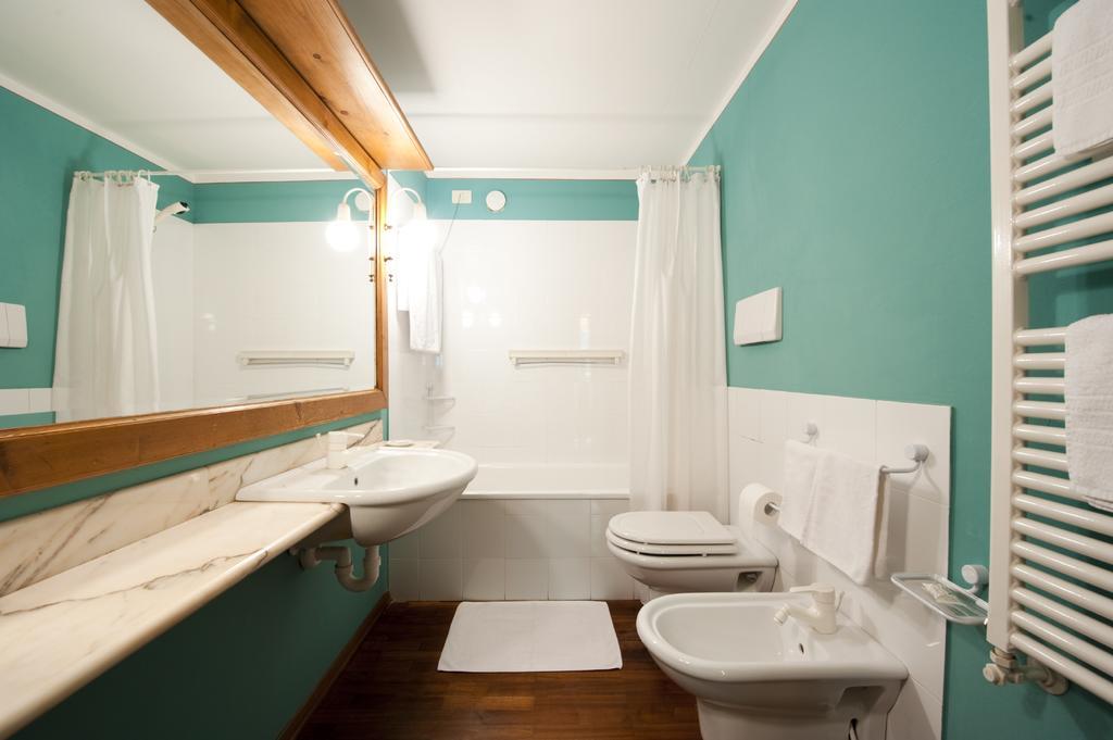 Holidays Dolomiti Apartment Resort Carisolo Ngoại thất bức ảnh