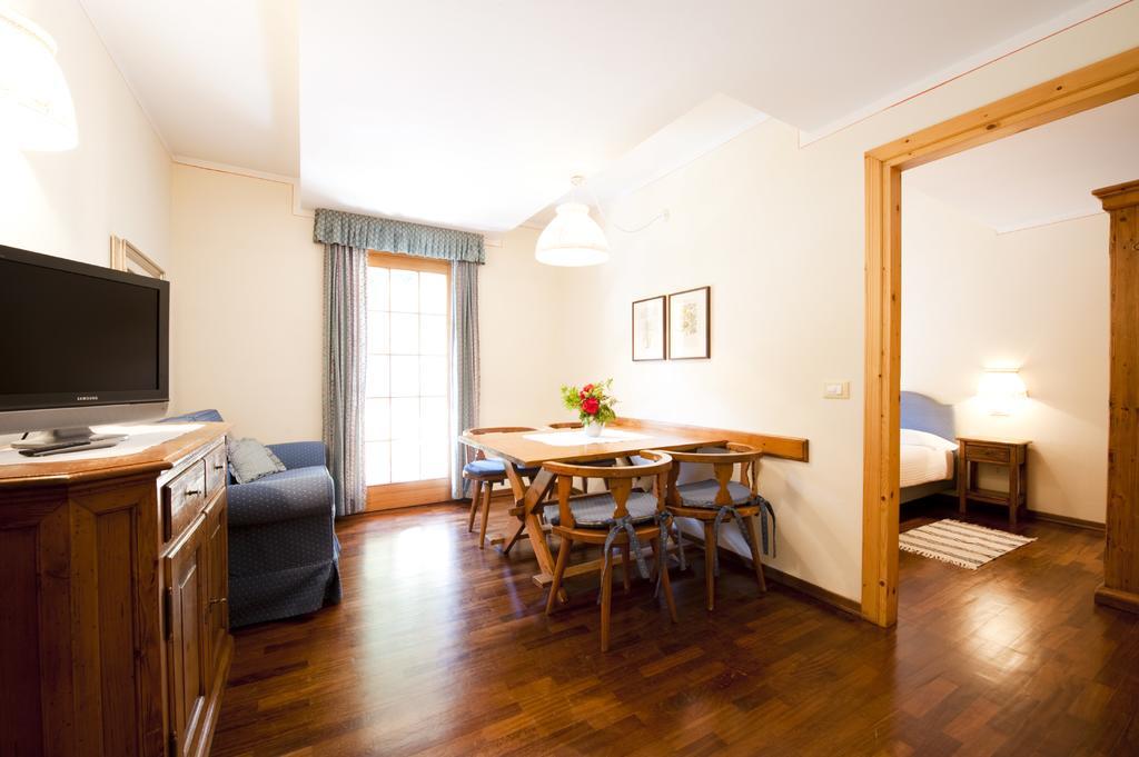 Holidays Dolomiti Apartment Resort Carisolo Phòng bức ảnh