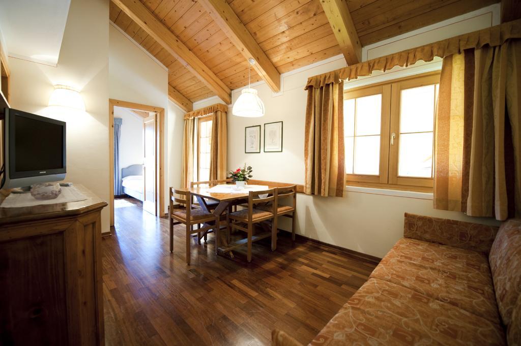 Holidays Dolomiti Apartment Resort Carisolo Phòng bức ảnh