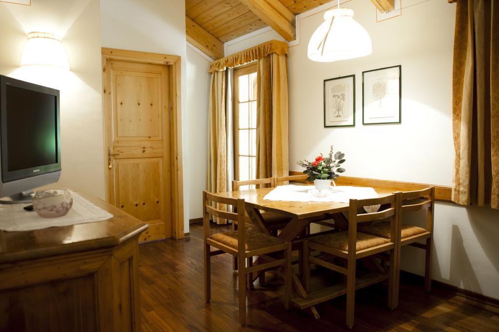 Holidays Dolomiti Apartment Resort Carisolo Phòng bức ảnh